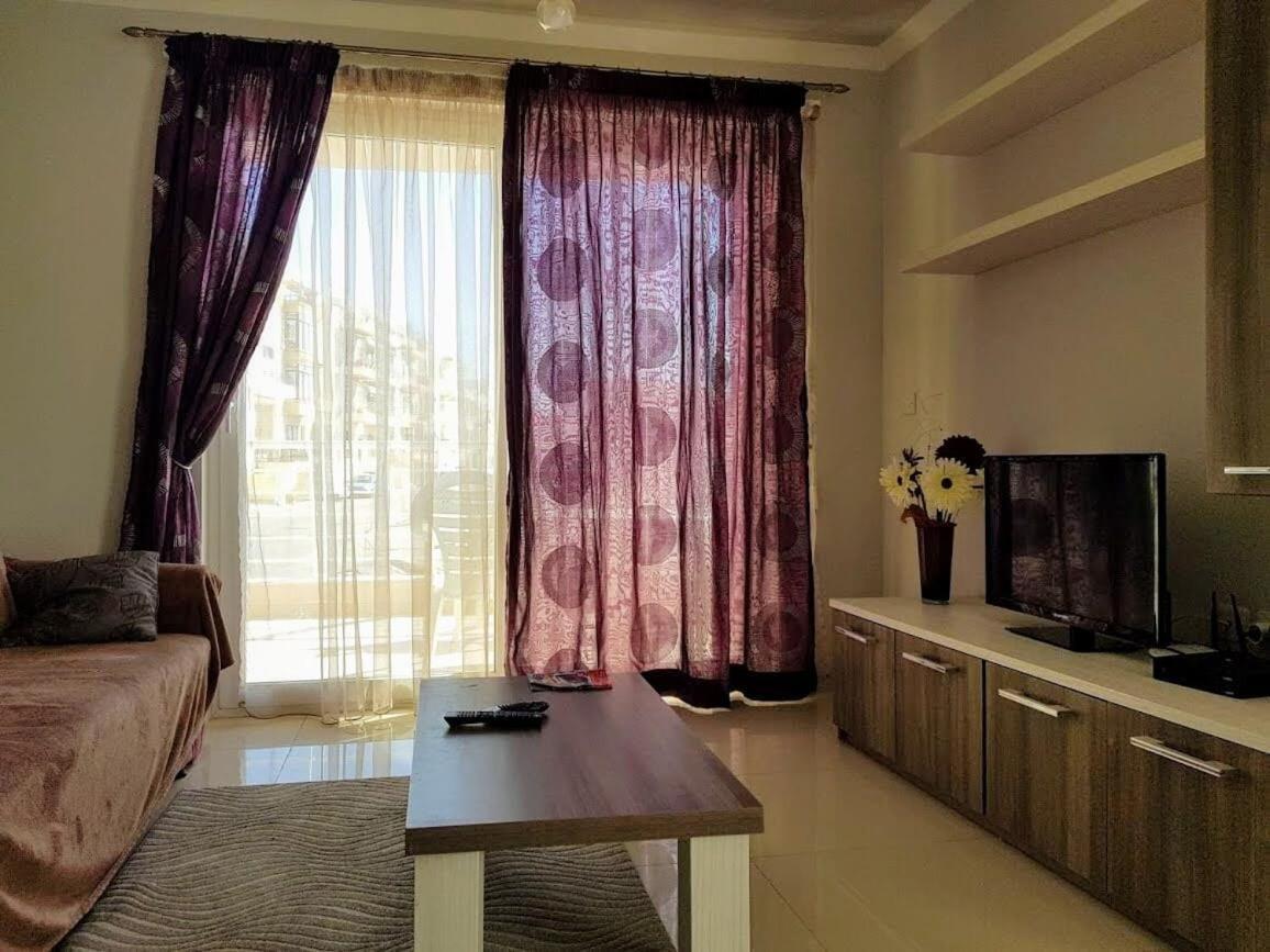 Riviera Holiday Apartments - Seafront - Wifi Marsaskala Quarto foto